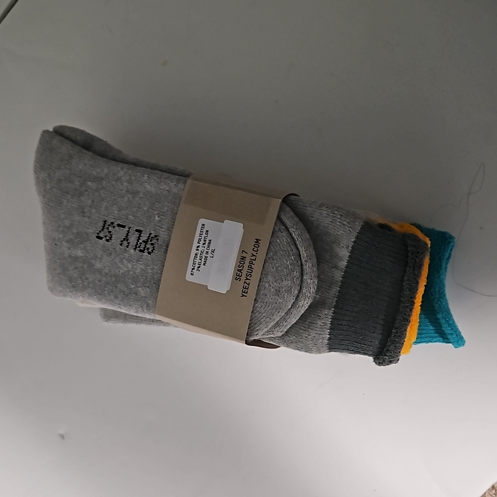 Yeezy socks - Picture 3 of 4